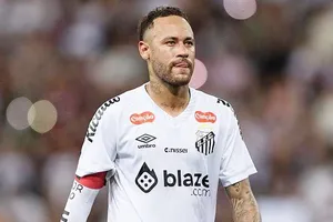 Thời gian đang cạn dần đối với Neymar khi Brazil dự kiến công bố danh sách tham dự World Cup vào tháng 5.