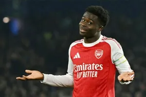 Bukayo Saka sẽ lại đá chính trước Everton