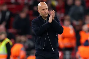 HLV Arne Slot tin Liverpool đã gửi lời cảnh báo đến PSG sau chiến thắng 4-0 trước Galatasaray.