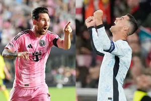 Lionel Messi trở thành cầu thủ nam thứ 2 sau Cristiano Ronaldo ghi 900 bàn thắng trong các trận chính thức.