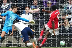 Awoniyi (Nottingham Forest) ấn định tỷ số 3-0 ở phút 87