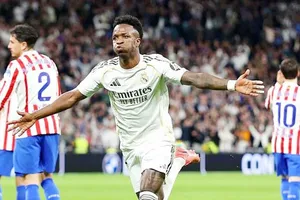 Vinicius Junior bùng nổ với cú đúp giúp Real Madrid thắng Atletico Madrid 3-2 ở trận derby.