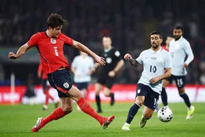 Harry Maguire đá chính lần đầu tiên cho tuyển Anh sau 18 tháng trong trận giao hữu hòa 1-1 với Uruguay.