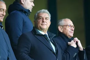 Chủ tịch Joan Laporta hé mở những thay đổi quan trọng về chiến lược nhân sự của Barcelona.