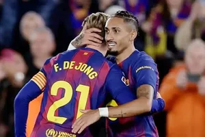 Raphinha và Frenkie de Jong là 2 mất mát lớn của Barcelona vào thứ Bảy.