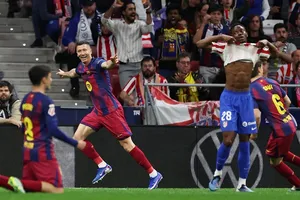 Robert Lewandowski ấn định chiến thắng ngược dòng 2-1 cho Barcelona ở phút 87. 