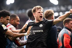 Bayern Munich ngược dòng thắng 3-2 tại Freiburg tiếp tục vững vàng trong nỗ lực bảo vệ danh hiệu Bundesliga.