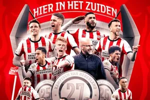 PSV Eindhoven chính thức đăng quang chức vô địch Hà Lan mùa giải thứ 3 liên tiếp.