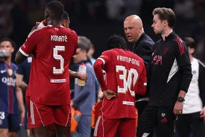 HLV Arne Slot thừa nhận Liverpool thua 0-2 tại Paris Saint-Germain đã là một thành công.