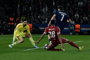 PSG (Khvicha Kvaratskhelia) là đội duy nhất thắng (Liverpool) trên sân nhà ở vòng tứ kết