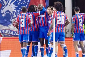 Crystal Palace đặt một chân vào bán kết sau chiến thắng 3-0 trước Fiorentina.