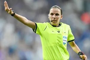 Trọng tài nữ lần đầu điều hành các trận đấu World Cup nam là tại Qatar 2022.