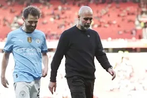 Bernardo Silva và HLV Pep Guardiola