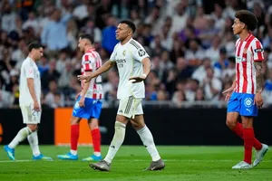 Real Madrid tiếp tục đánh mất điểm trong cuộc đua vô địch với trận hòa 1-1 trước Girona.
