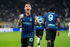 Lautaro Martinez ghi 2 bàn thắng trong chiến thắng 5-2 của Inter Milan trước Roma. 