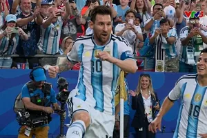 Lionel Messi trở thành cầu thủ ghi hat-trick đầu tiên của World Cup 2026 khi Argentina thuyết phục 3-0 trước Algeria.