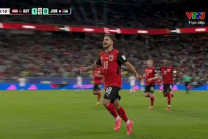 Tuyển Áo giành lấy 3 điểm đầu tiên tại bảng J với chiến thắng 2-1 trước Jordan.