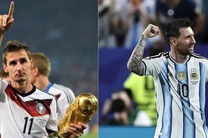 Klose chúc mừng Messi phá kỷ lục ghi bàn tại World Cup