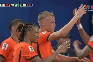 Hà Lan dễ dàng vượt qua đội đã bị loại Tunisia với tỷ số 3-1 để dẫn đầu bảng F với 7 điểm.