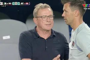 HLV Ralf Rangnick và tuyển Áo may mắn giật lại tấm vé tưởng chừng rơi vào tay Iran.