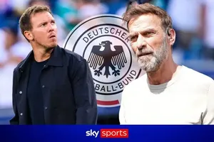 Julian Nagelsmann (trái) từ chức và Jurgen Klopp được liên hệ tiếp quản vị trí HLV đội tuyển Đức.