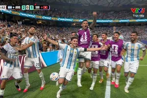 Đội tuyển Argentina chật vật vượt qua 10 cầu thủ Thụy Sĩ ở tứ kết.