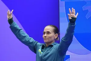 Huyền thoại Oksana Chusovitina đang tranh tài tại kỳ ASIAD thứ 7. Ảnh: THX