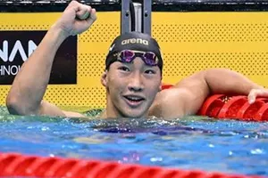 Shin Ohashi là người đầu tiên đưa thành tích 200m ếch xuống dưới mốc 2 phút 05 giây. 