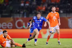CLB Công an TPHCM (áo xanh) để chủ nhà Ratchaburi FC cầm hòa 1-1 ở phút bù giờ. Ảnh: DUY ANH