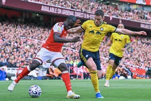 Arsenal (trái) có vấn đề khả năng tấn công ở khu vực 1/3 cuối sân đối phương. Ảnh: THX