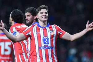 Julian Alvarez xin lỗi người hâm mộ Atletico Madrid vì từng tìm cách gia nhập Barcelona. Ảnh: THX