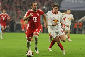 Harry Kane (trái) tỏa sáng rực rỡ trong màu áo Bayern Munich và đội tuyển Anh. Ảnh: THX