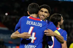 Achraf Hakimi đóng góp lớn trên mặt trận tấn công nhờ khả năng tạo ra khác biệt. Ảnh: THX