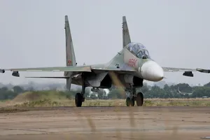 Tiêm kích Su-30MK2 tham gia tổng hợp luyện. Ảnh: DŨNG PHƯƠNG