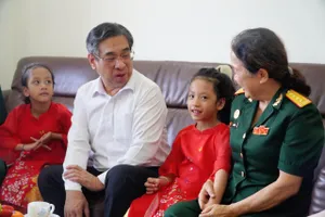 Đồng chí Nguyễn Phước Lộc thăm hỏi gia đình Thượng tướng, Anh hùng LLVTND Hoàng Cầm