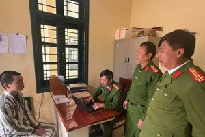 Podcast bản tin tối 3-4: Phạm nhân trốn trại vì muốn về thăm mẹ và con | Cây cối chết khô xung quanh xưởng sản xuất ma túy ở Khánh Hòa