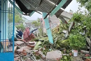 Podcast bản tin trưa 3-6: Mưa lớn gây sập tường rào khiến 2 bà cháu không qua khỏi | Xưởng may 3.000m² cháy trong đêm