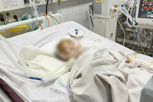 Podcast bản tin tối 1-8: Nước lũ cuốn trôi cầu dẫn vào Thủy điện Nậm Công 3; Khởi tố bảo mẫu ném bé trai gây chấn thương sọ não