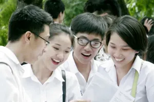 Podcast bản tin tối 22-8: Nhiều trường lấy điểm chuẩn kỷ lục dù phổ điểm giảm; Người dân trả lại 2 tỷ đồng cho người chuyển nhầm tài khoản