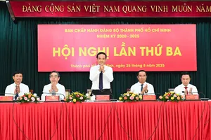 Podcast tin trưa 25-8: Đồng chí Trần Lưu Quang giữ chức Bí thư Thành ủy TPHCM; Trước giờ bão số 5 đổ bộ, "cháy hàng" đèn tích điện, bao nilon đựng nước