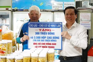 Chủ cơ sở Như Lan ủng hộ tổng trị giá 860 triệu đồng người dân vùng bão lũ