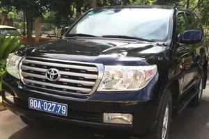 Xe biển xanh 80A-027.79 dùng để đưa đón ông Phạm Ngọc Nghị, Chủ tịch UBND tỉnh Đắk Lắk 