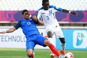 Honduras (phải) từng gây ra rất nhiều khó khăn cho Pháp. Ảnh: T.L