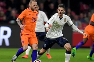 Hà Lan (trái) sẽ có thử thách thú vị với Bờ Biển Ngà trước khi trở lại chiến dịch vòng loại.