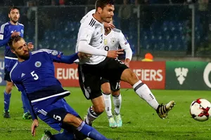 Đức (phải) không khó giành thắng lợi trước San Marino.