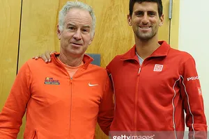 John McEnroe (trái)và Novak Djokovic.