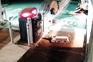 Dùng máy xúc cướp ATM