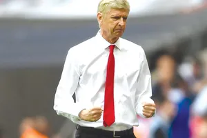 HLV Wenger vẫn khát khao làm việc, nhưng làm như thế nào thì… vẫn chưa biết.