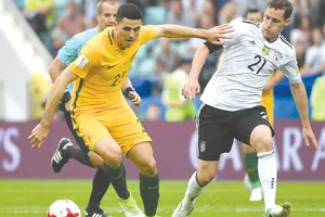 Australia (trái) hy vọng sẽ có được 3 điểm trước Cameroon.