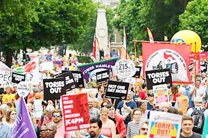 Người dân London biểu tình phản đối chính sách tiết kiệm của Chính phủ